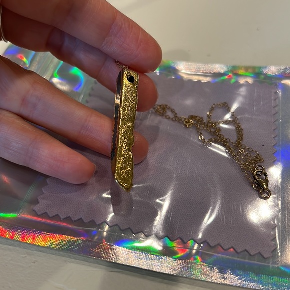 Lapis Lazuli Blue crystal outlined with gold leaf and gold filled chain hardware - Picture 4 of 6